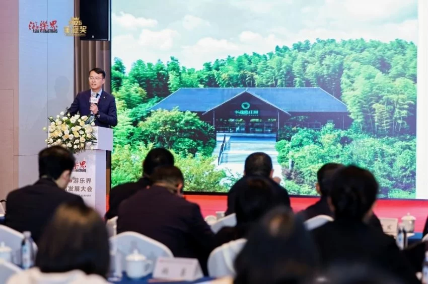 湄公河旅游旗下湖州长颈鹿庄园斩获2025“游乐界•金冠奖”杰出亲子乐园奖(图2)