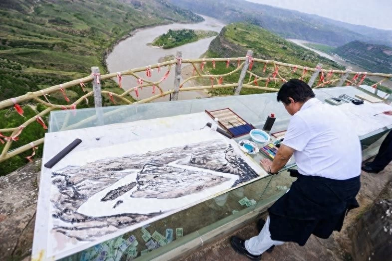 踏寻红色足迹 笔绘延安山河