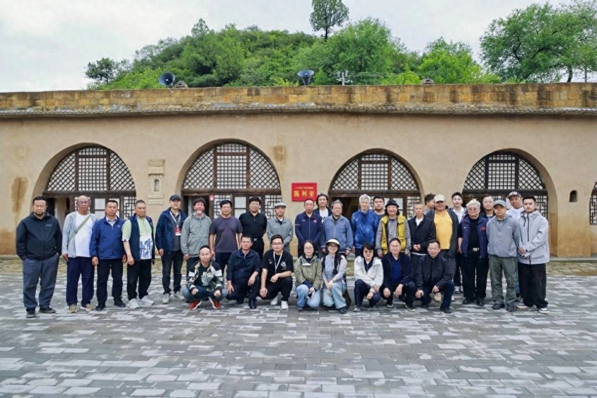 追寻红色足迹 写生甘泉象鼻子湾