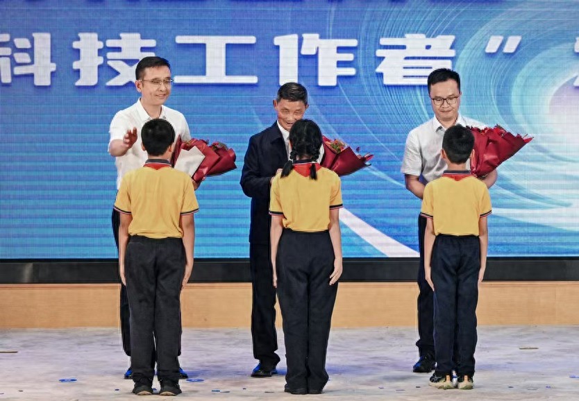 不老少年，向阳而生——写给新时代少年儿童的六一寄语(图1)